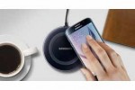 Besprovodnoe-zaryadnoe-smartphone-Samsung-kofe-i-zaryadka